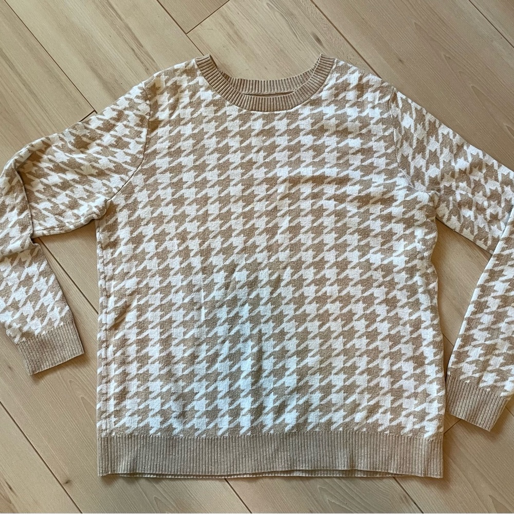 Croft & Barrow Beige women’s Large Houndstooth Sweater